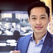 Phong độ tuổi 40 của ông xã hoa hậu Trúc Diễm