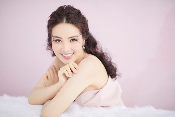 Thuỵ Vân từng khóc giữa sân bay vì áp lực