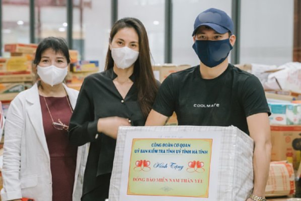 Thủy Tiên giao 100 tấn thực phẩm của Hà Tĩnh đến người dân Sài Gòn