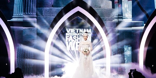Diệp Bảo Ngọc hóa cô dâu ngọt ngào trên sàn catwalk