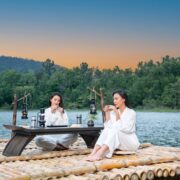 Hoa hậu Tiểu Vy và Á hậu Kim Duyên trải nghiệm lối sống tỉnh thức