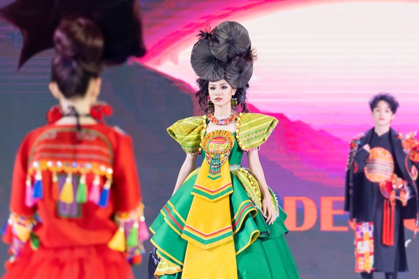 Mẫu nhí Đặng Minh Anh mở màn Bangkok Kids International Fashion Week 2022