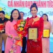 Như Huỳnh xúc động được tuyên dương thành tích cao năm 2022