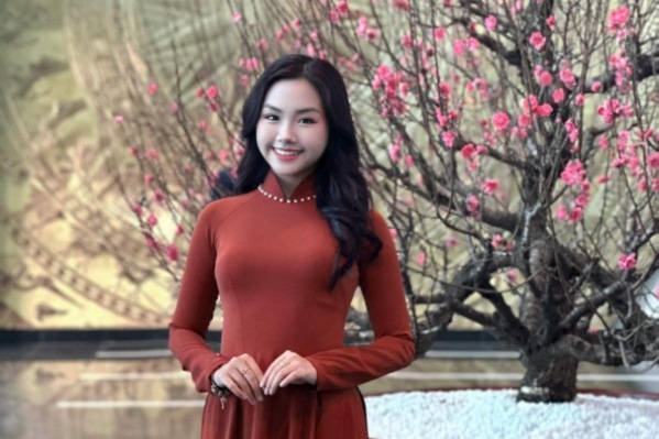 “Thần đồng bolero” Khánh An trưởng thành ở tuổi 17