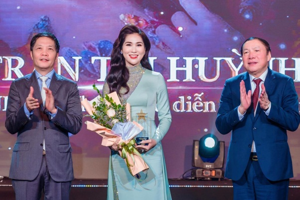 Như Huỳnh được vinh danh Gương mặt nghệ sĩ tiêu biểu năm 2022