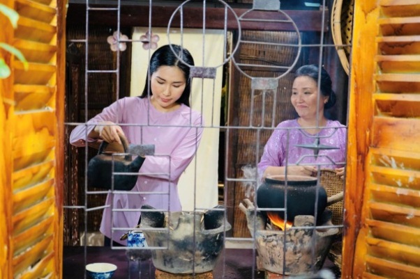 ‘Hoa hậu cải lương’ Như Huỳnh ‘lên bờ xuống ruộng’ vì đóng phim