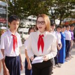Lý Nhã Kỳ tặng học bổng cho trường cũ