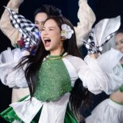 Phương Mỹ Chi hò vọng cổ gen Z, tổng kết trend 2024 tại Làn Sóng Xanh