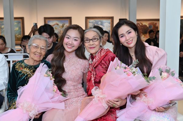 Khánh An rơi nước mắt kể chuyện bà trong MV “Tìm Mẹ trong mơ”