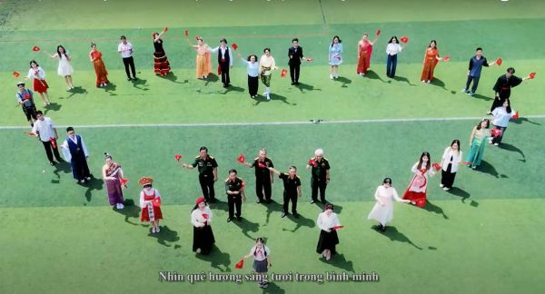 HANU hòa quyện 13 ngôn ngữ trong “Viết tiếp câu chuyện Hoà Bình”